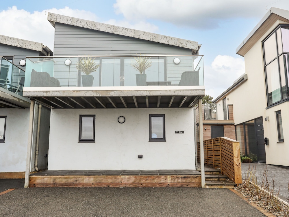 Ty Glyn - carbon neutral hotel in Criccieth
