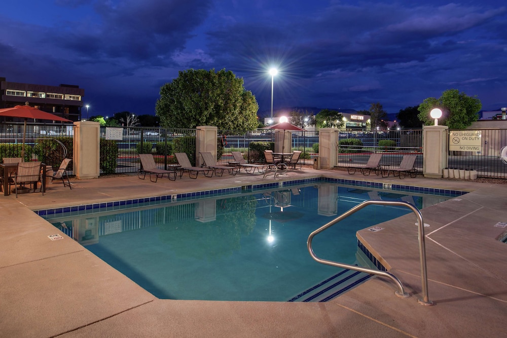 Hampton Inn Albuquerque University Midtown - photo 33