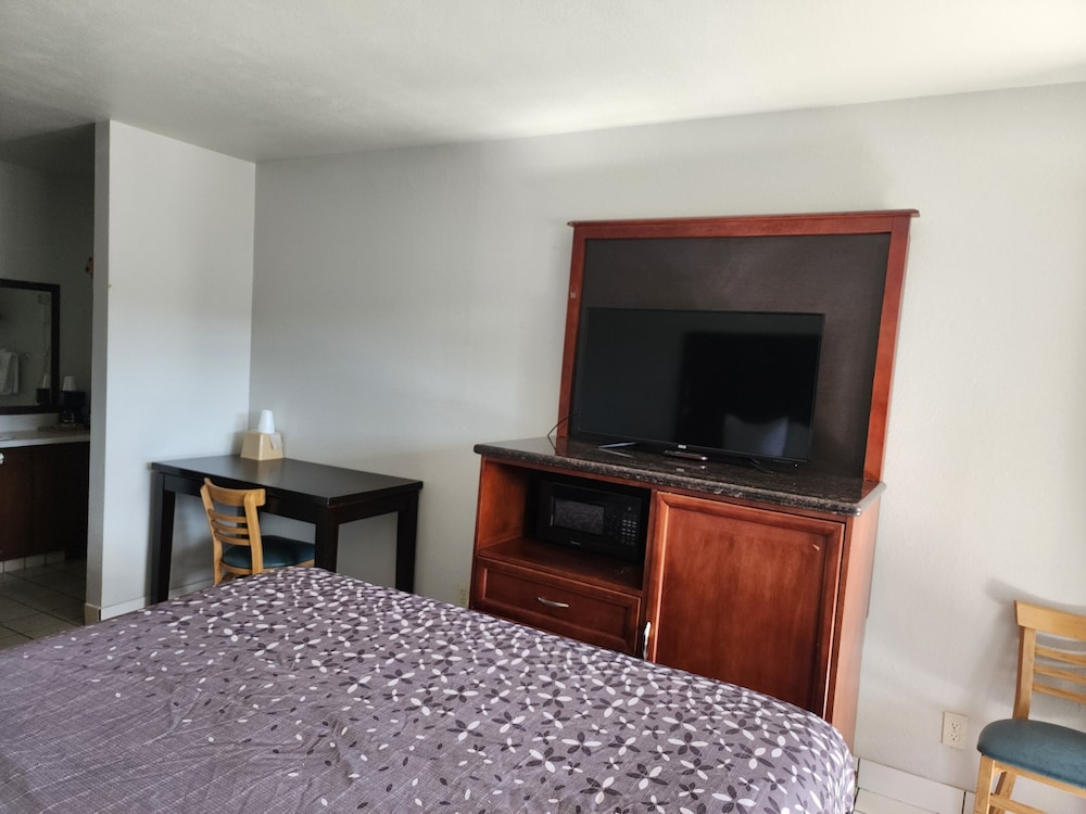 Pacific Inn - photo 6