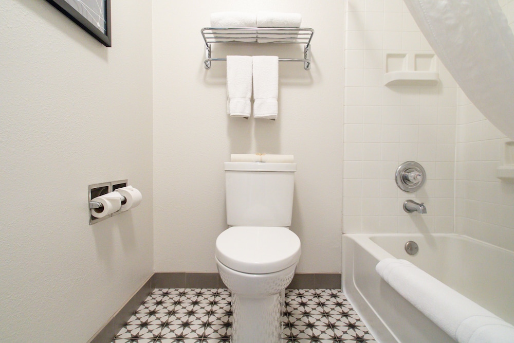 Oxford Suites Chico - photo 21