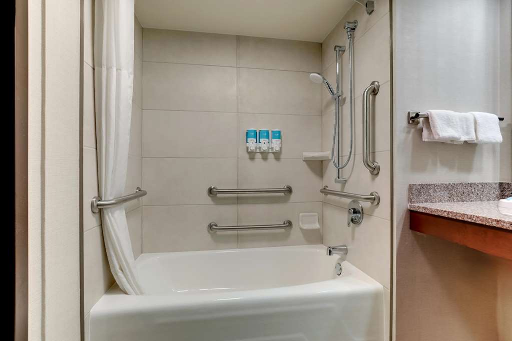 Drury Inn & Suites Marion - photo 41