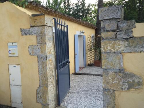 Charmant Studio Brignoles - carbon neutral hotel in Brignoles