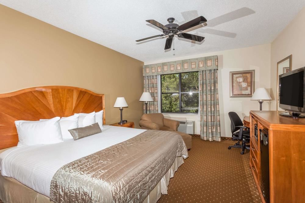 Howard Johnson Inn Asheville Biltmore - photo 15