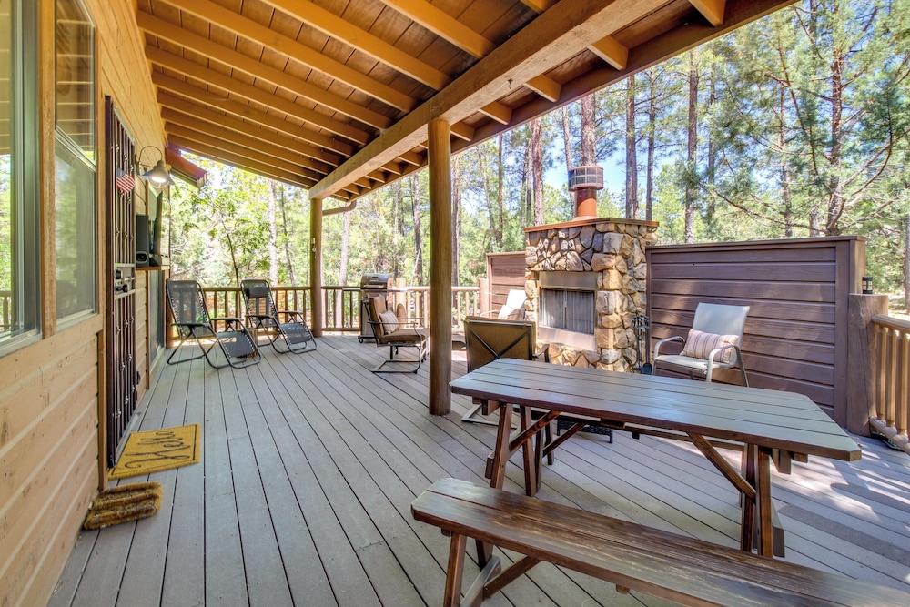 Custom Show Low Gem w Fireplace at Torreon Resort in Show Low, United States