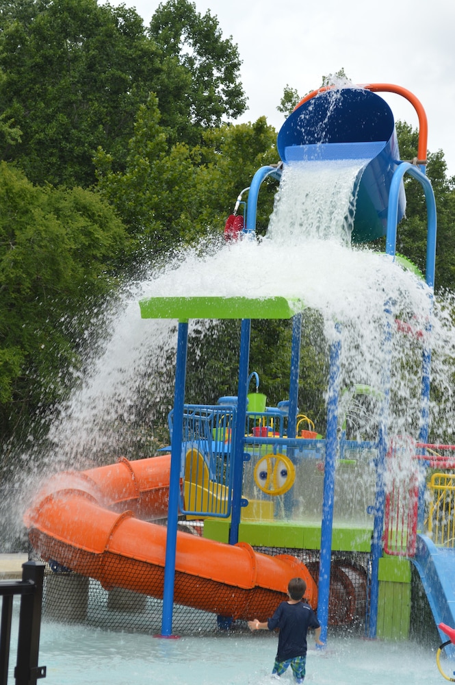 Country Cascades Waterpark Resort - photo 49