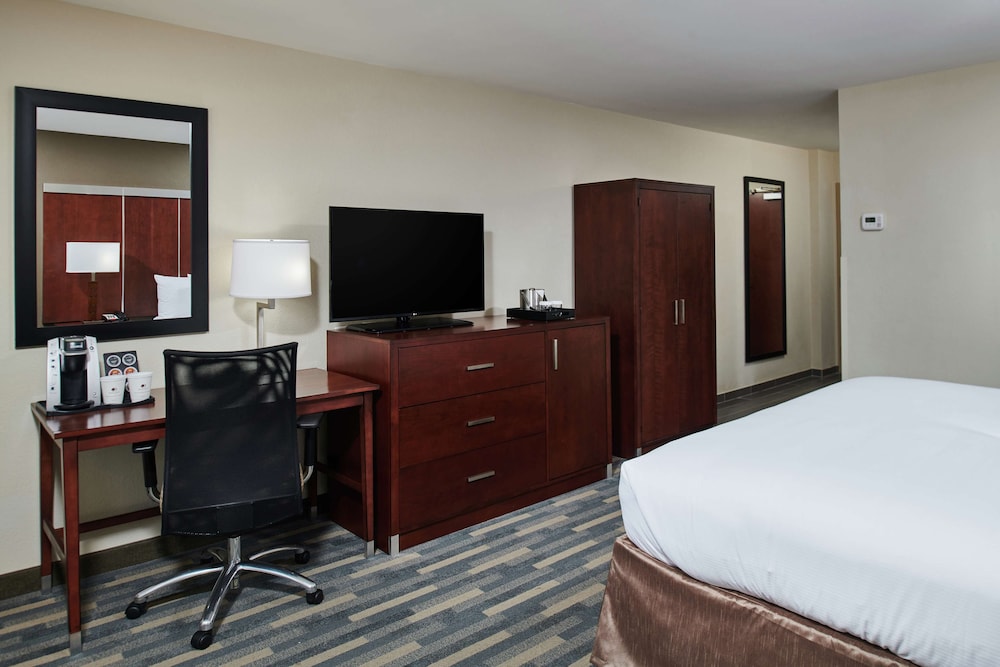 DoubleTree by Hilton Raleigh Crabtree Valley - photo 11