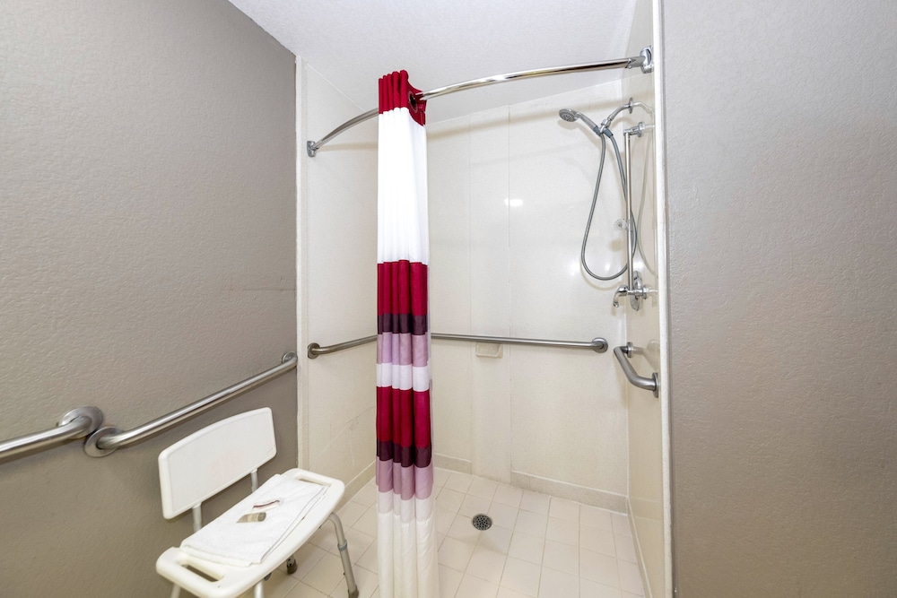 Red Roof Inn Atlanta Southeast Stockbridge - photo 37