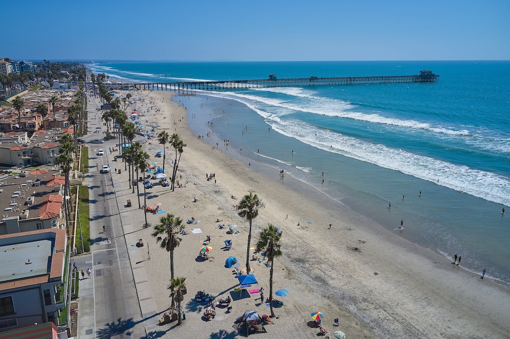 Holiday Home — 4-Star Luxury Hotel in Oceanside, United States