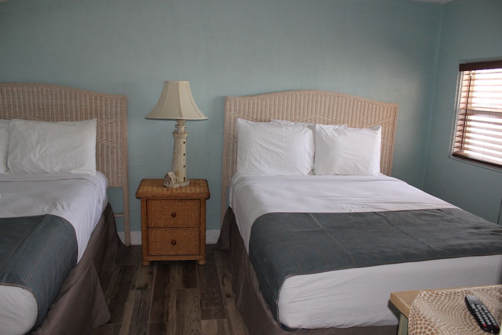 Shoreline Suites & Cabana Cottages - photo 7