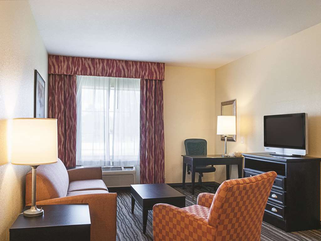 La Quinta Inn & Suites by Wyndham Slidell North Shore Area - photo 11