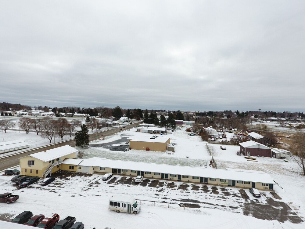 Midway Motel - photo 17