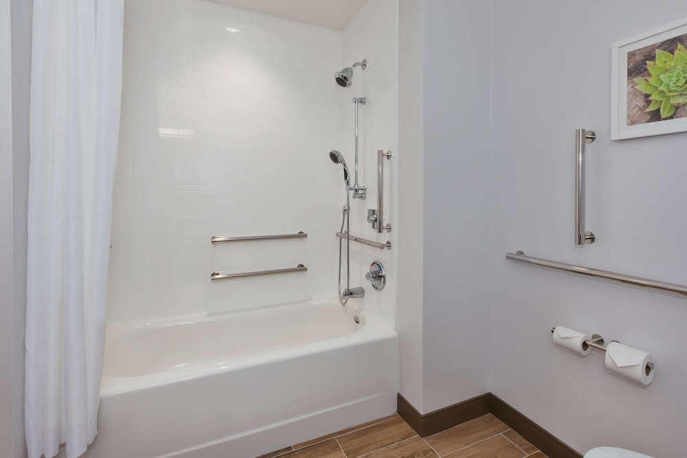 Hampton Inn & Suites Wells - photo 9