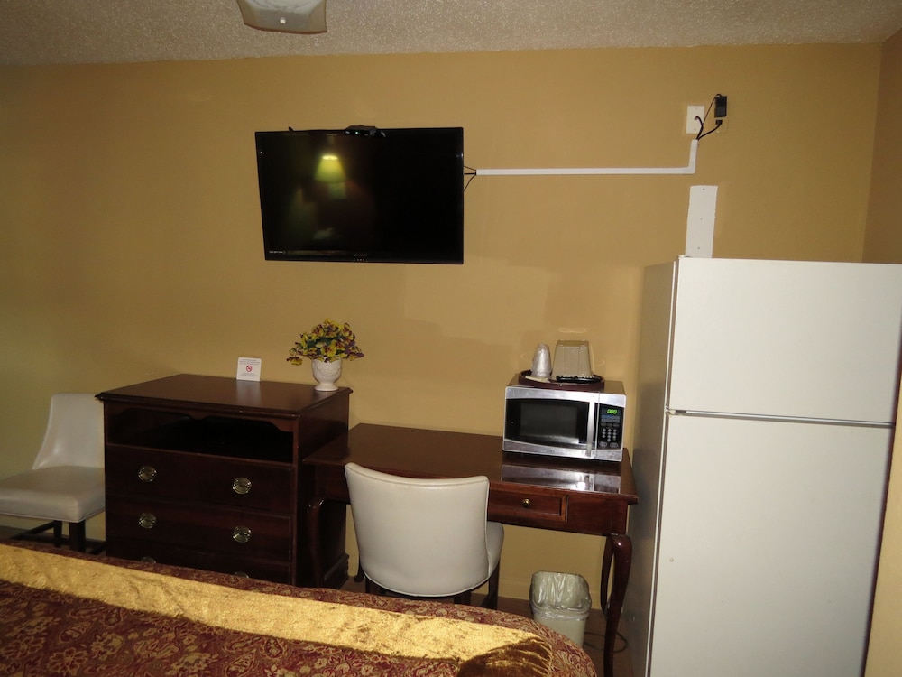 First Western Inn Caseyville - photo 4