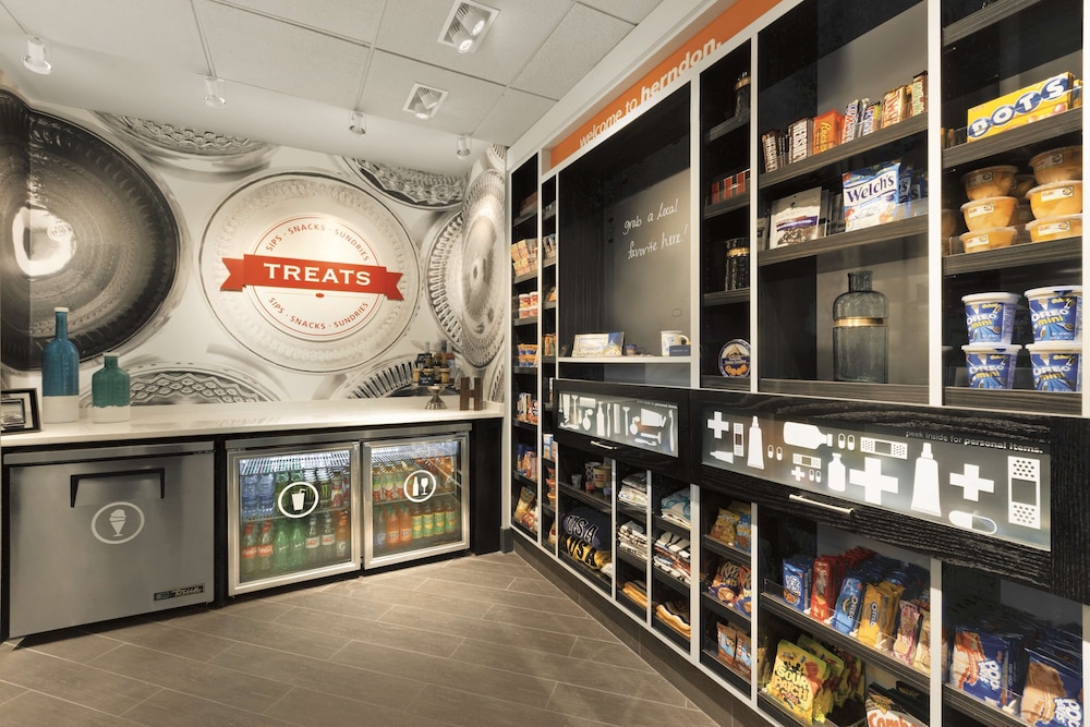 Hampton Inn & Suites Herndon Reston - photo 37
