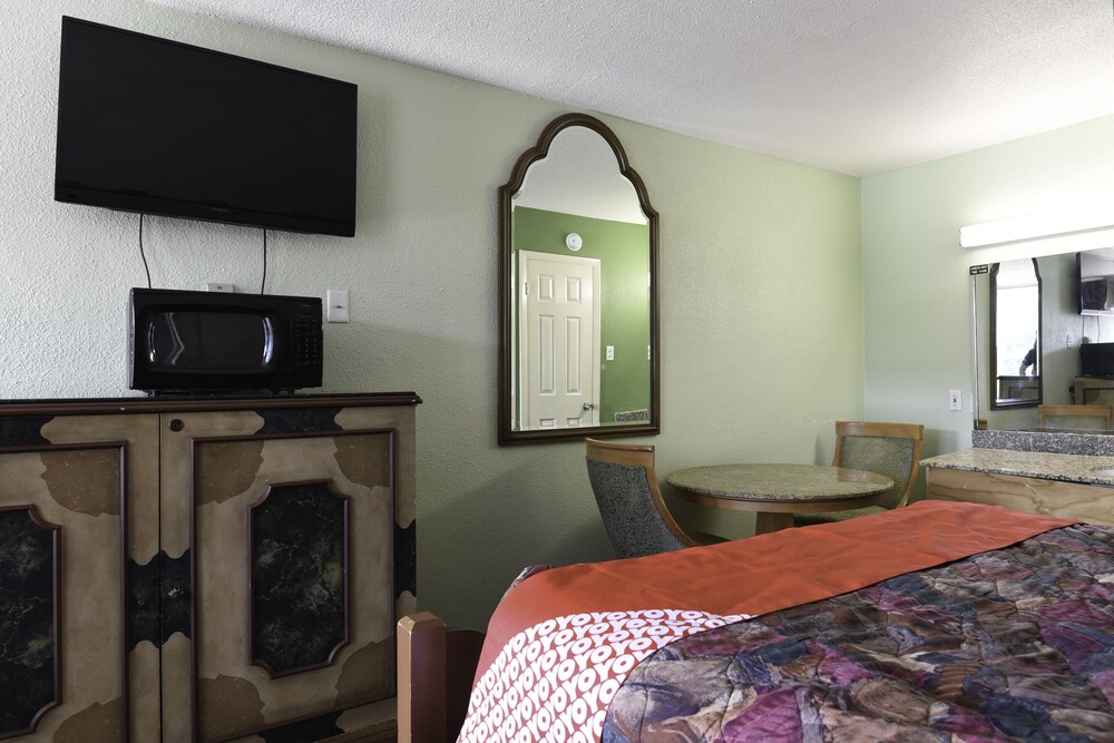 Hotel Valdosta GA I 75 & St Augustine Rd - photo 12