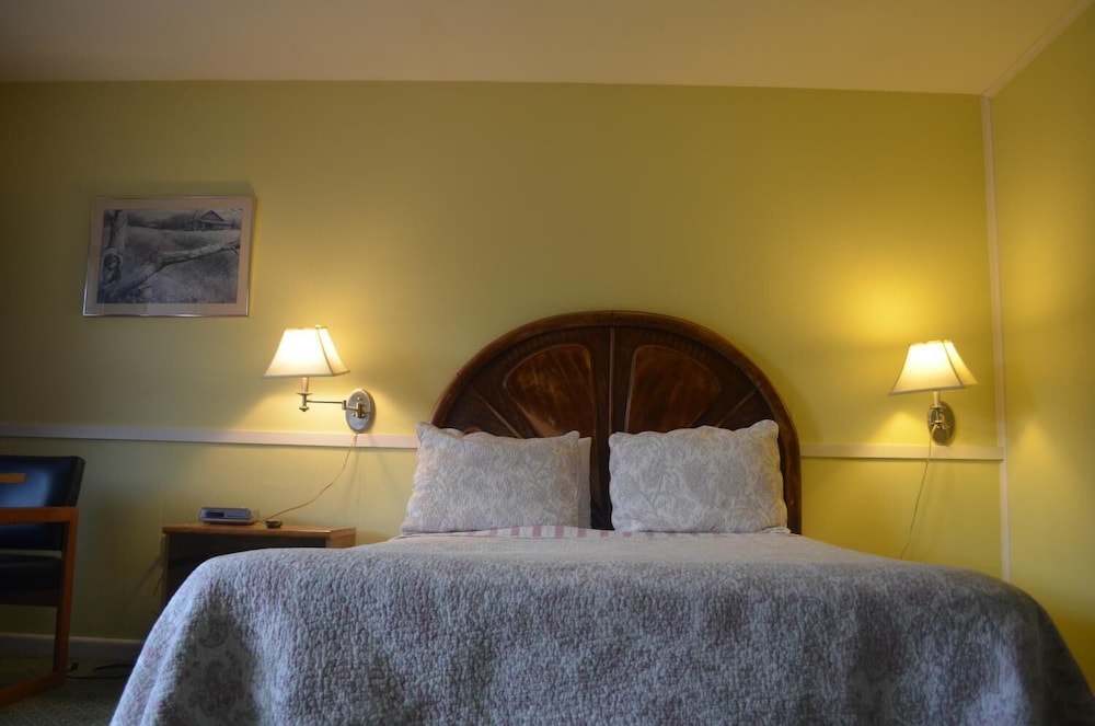 Clinton Motel - photo 9