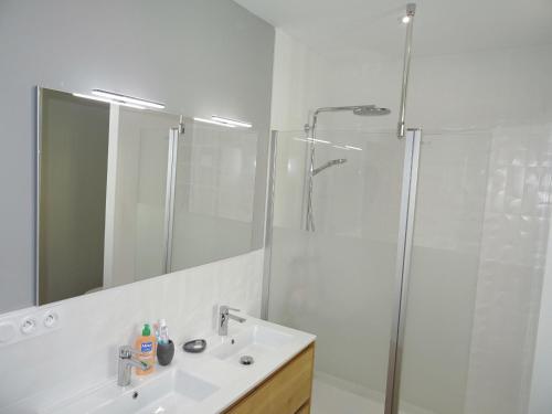 Appartement Les Sables d'Olonne 1 pièce 4 personnes FR 1 92 615 — 4-Star Luxury Hotel in Les Sables-D'olonne, France
