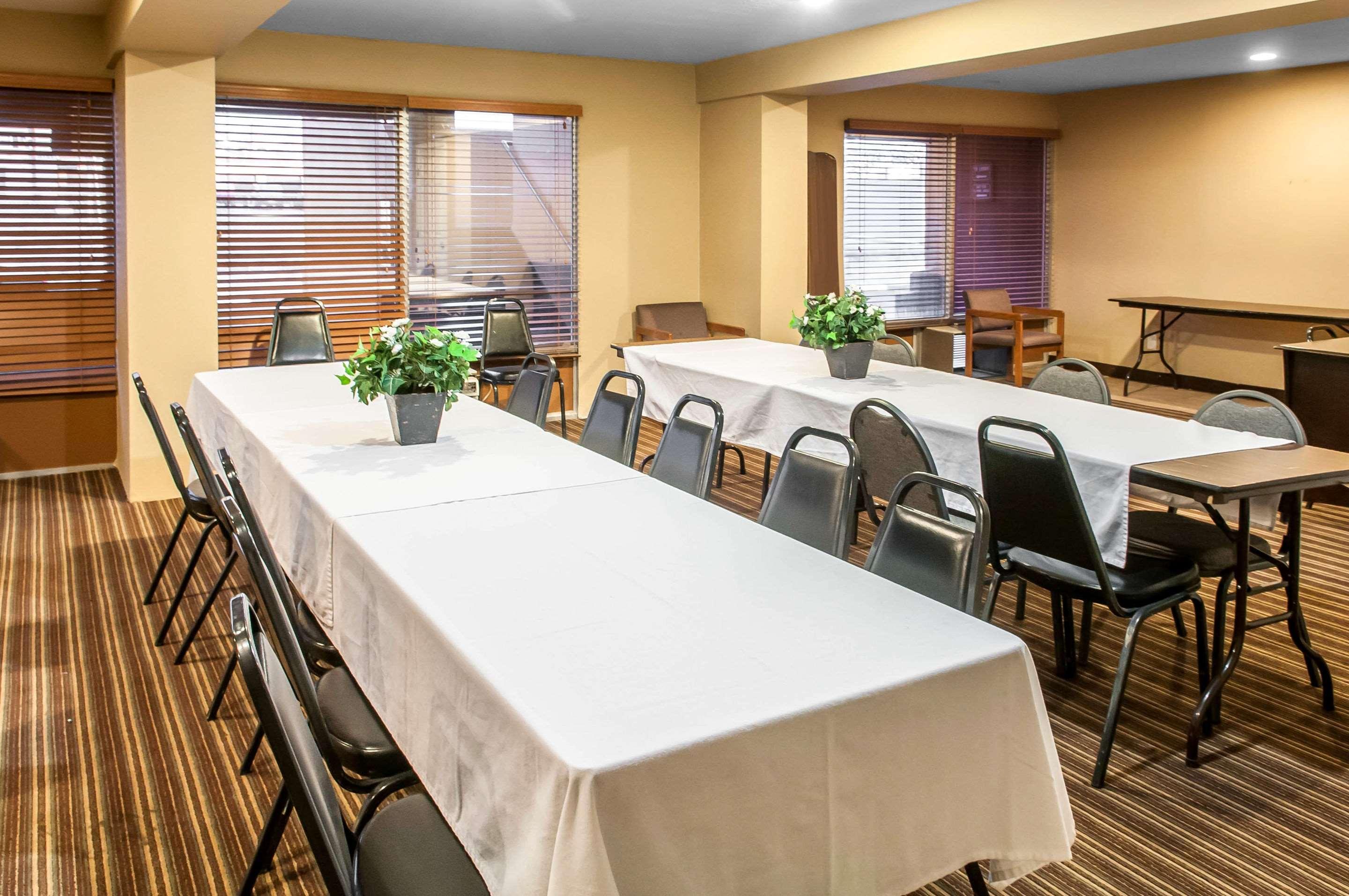 Rodeway Inn East - photo 4