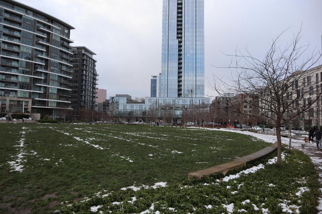 Spacious Downtown Location great for work and relaxing - photo 12