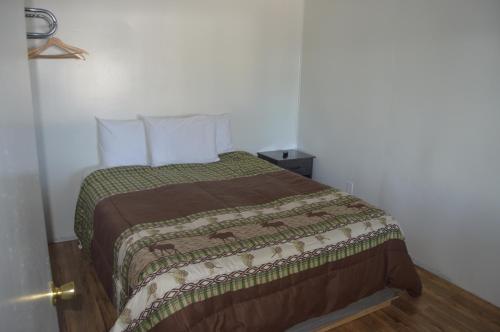 Newport Antler Motel - photo 4