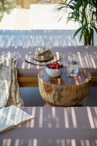 Villa Lefko — 4-Star Luxury Hotel in Ano Syros, Greece