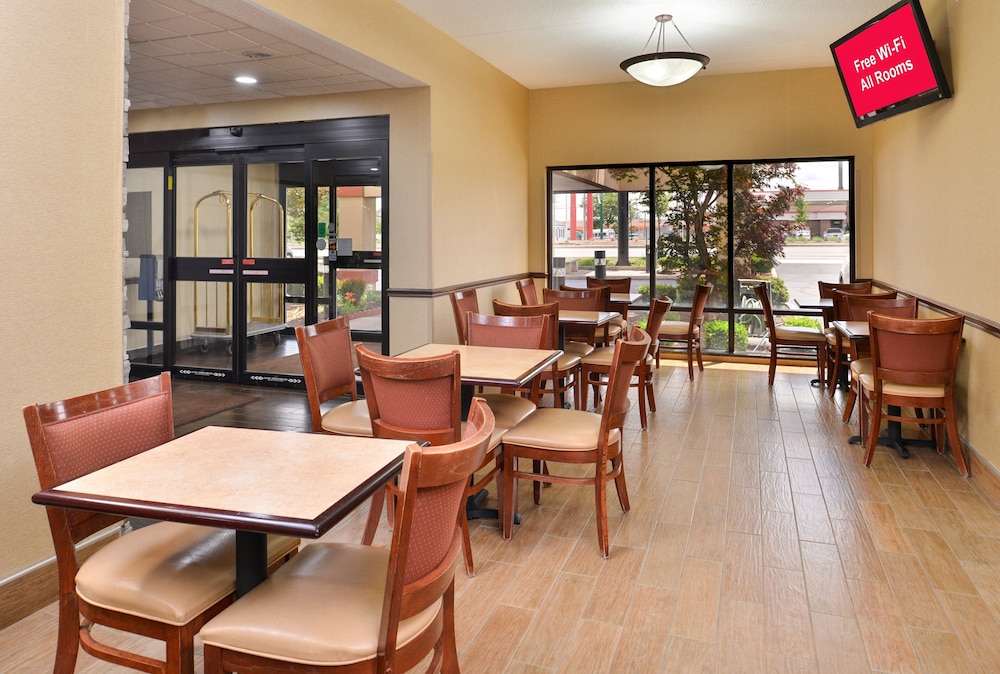 Red Roof Inn & Suites Columbus West Broad - photo 2