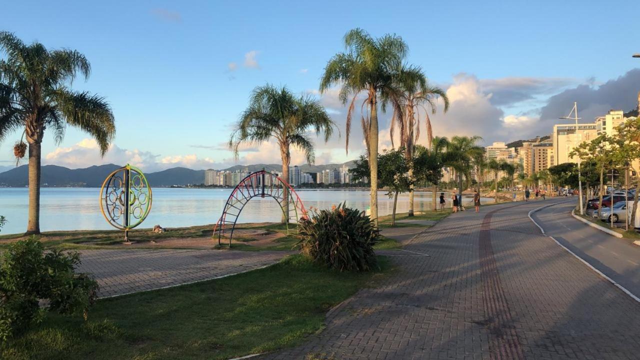 Apto Aconchegante 100m Shopping Beiramar — 4-Star Luxury Hotel in Florianopolis, Brasil
