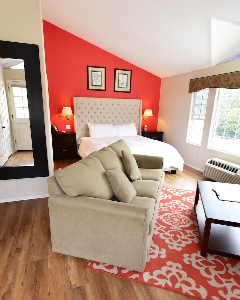 Malibu Country Inn - photo 14