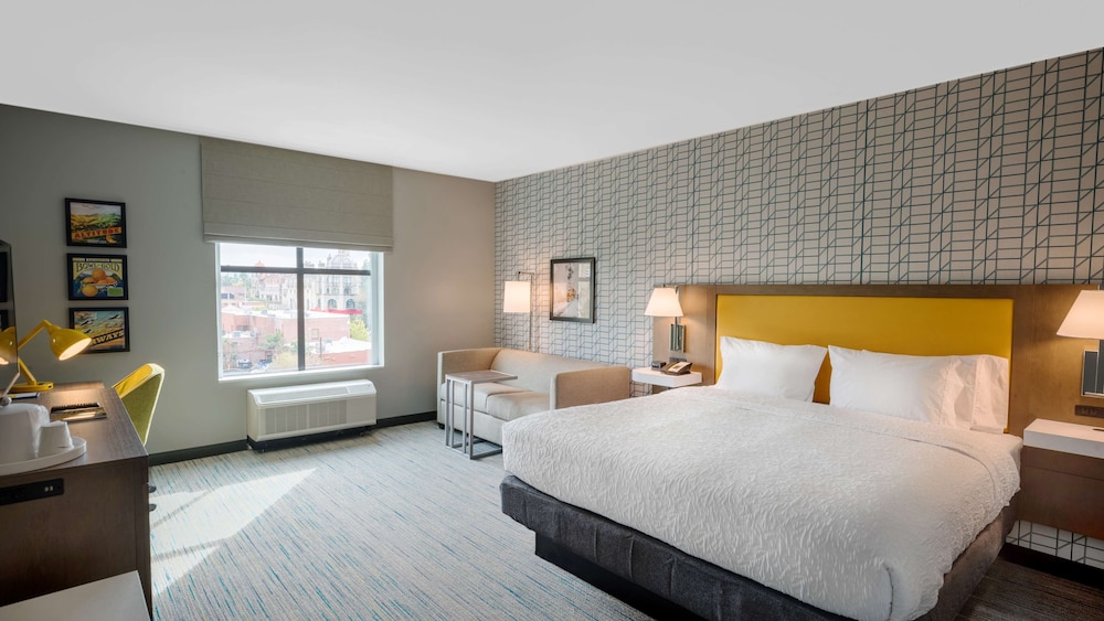 Hampton Inn Riverside Downtown - photo 10