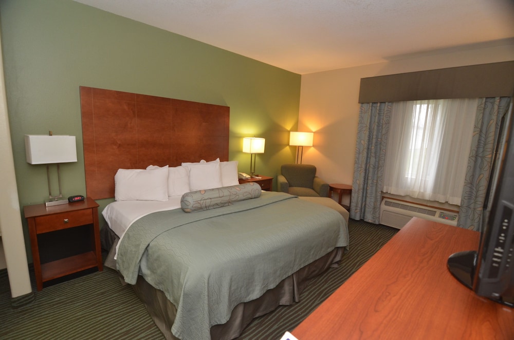 AmericInn by Wyndham Des Moines Airport - photo 14