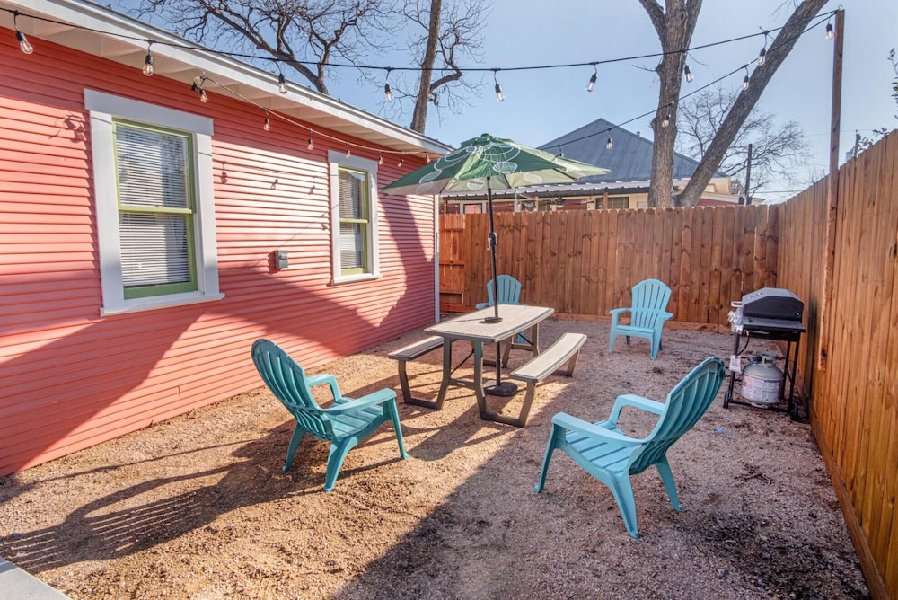 Dazzling 3 BR2 BA Home Near Downtown Tower Americas - photo 17