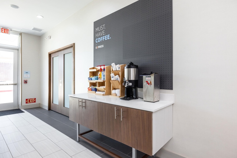 Holiday Inn Express & Suites San Jose Silicon Valley - photo 70