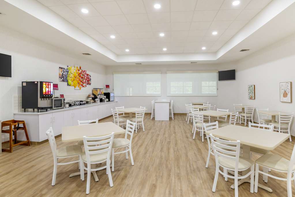 Best Western Plus Crossroads Inn & Suites - photo 4