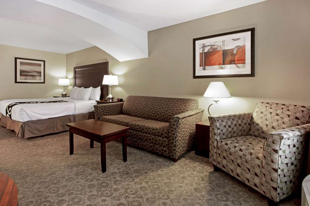 La Quinta Inn & Suites by Wyndham Bismarck - photo 24