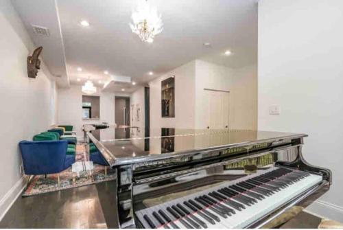 Lakefront Rooftop Parking in Chicago, United States