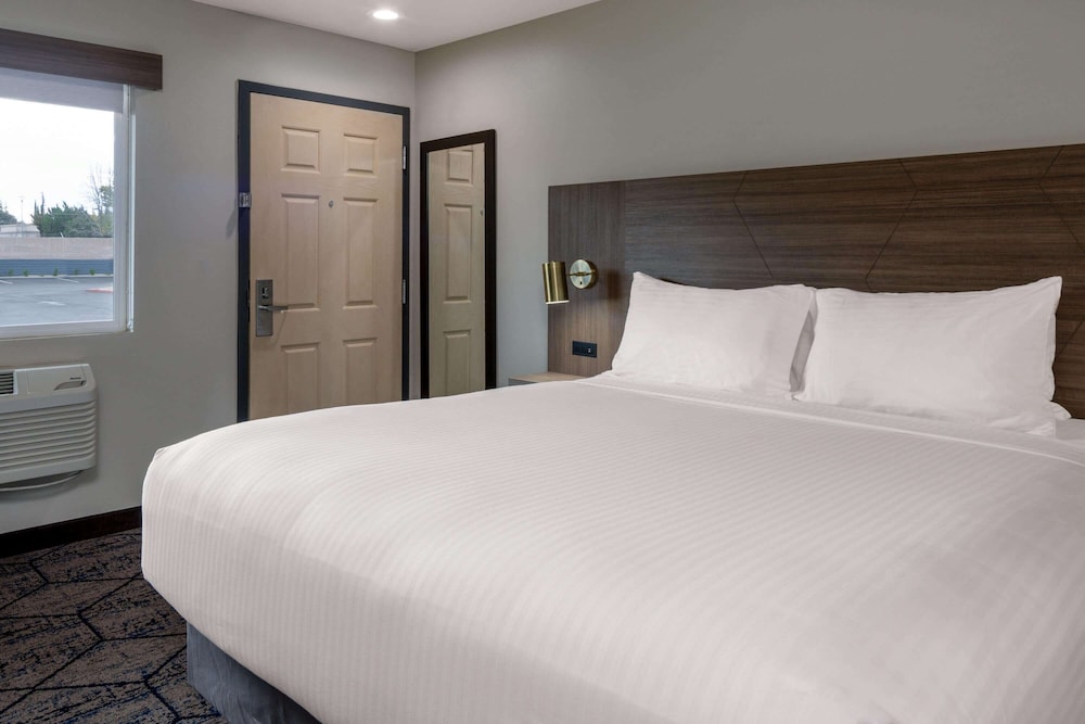 Ramada by Wyndham Modesto Yosemite Area - photo 16