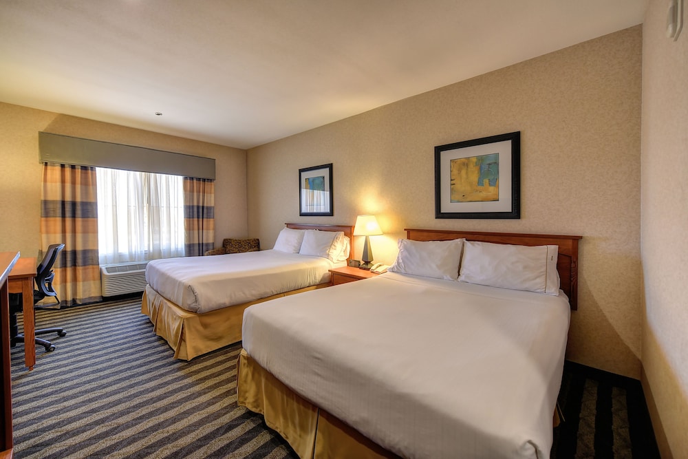 Holiday Inn Express Hotel & Suites Manteca by IHG - photo 2