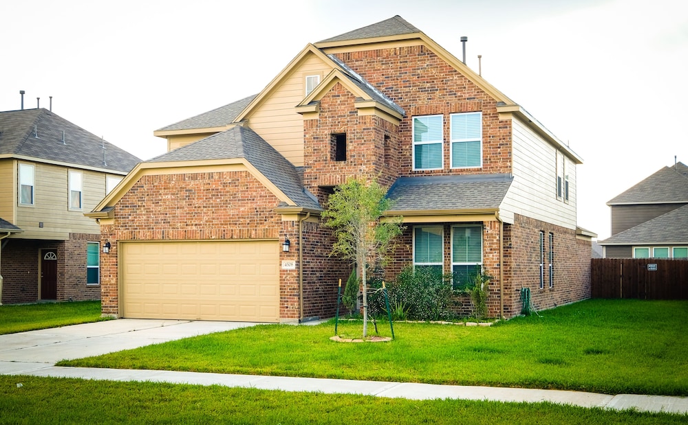 6bdrm 2.5bath 10beds Rosenberg — hotel in Rosenberg