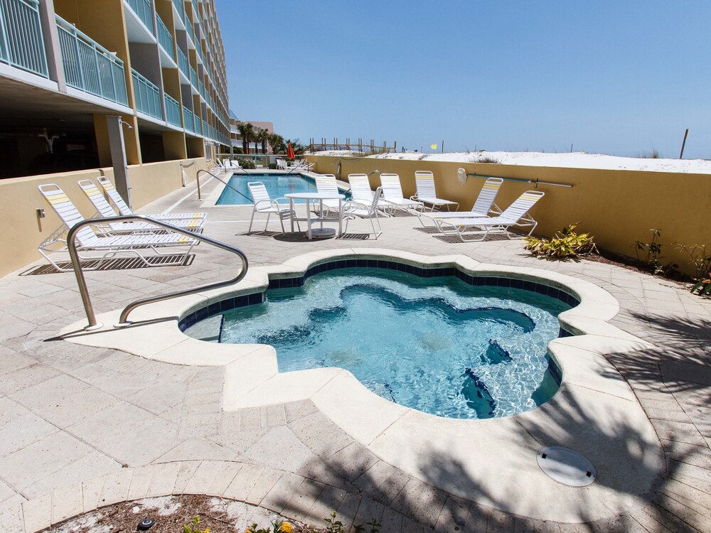 Pelican Isle 215 by RedAwning - photo 2