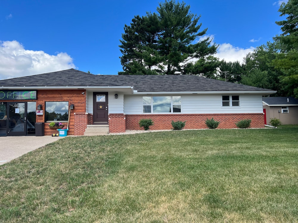 All Star Inn & Suites - photo 2