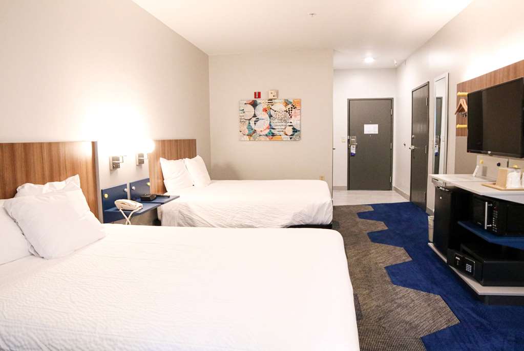Microtel Inn & Suites by Wyndham Charlotte Northlake - photo 12