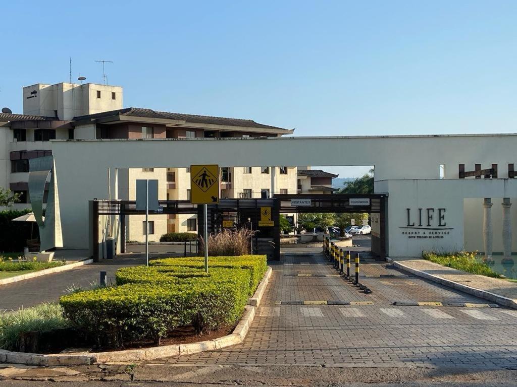 Apt 2 Suites No Life Resort Com Vista Parcial Para O Lago E Lazer Completo in Unknown City, Brasil