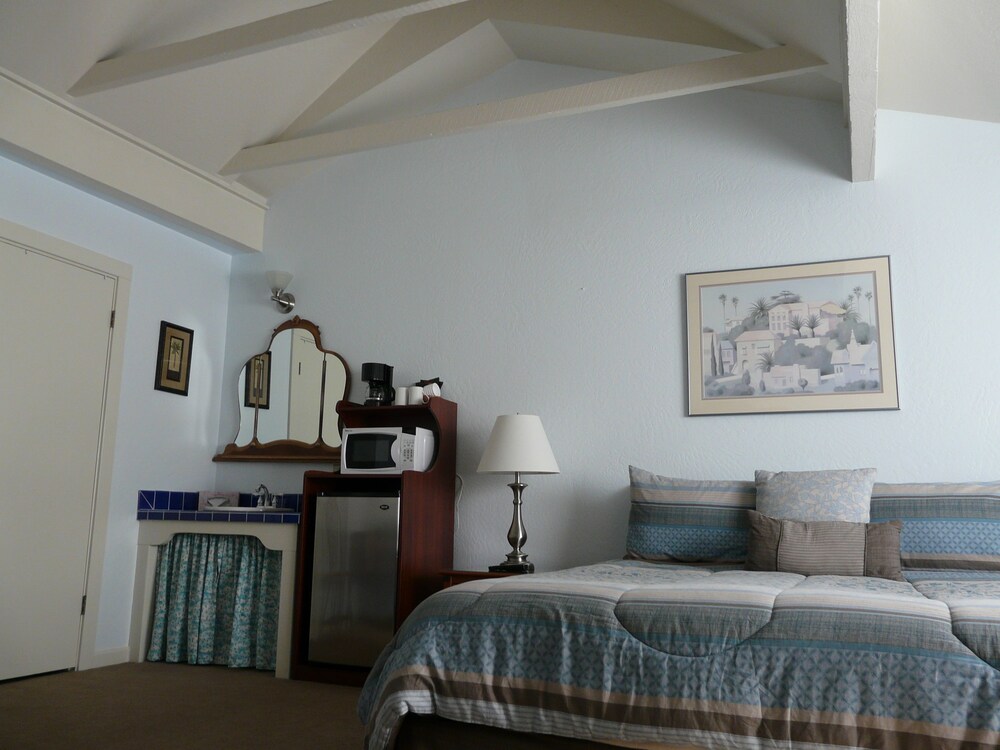 Harbor Inn - photo 4