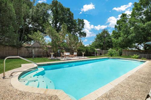 Pool Home Nr DT River Walk Alamo WiFi Yard — 4-Star Luxury Hotel in San Antonio, United States