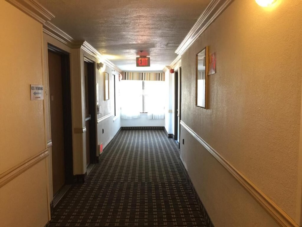 Pleasant Hill Inn - photo 14