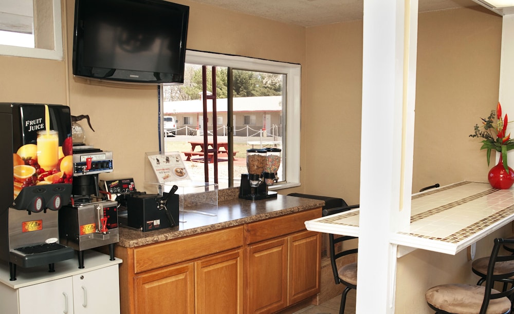 Budget Inn and Suites Colby - photo 40