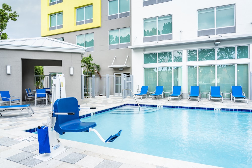 Holiday Inn Express Doral Miami by IHG - photo 20