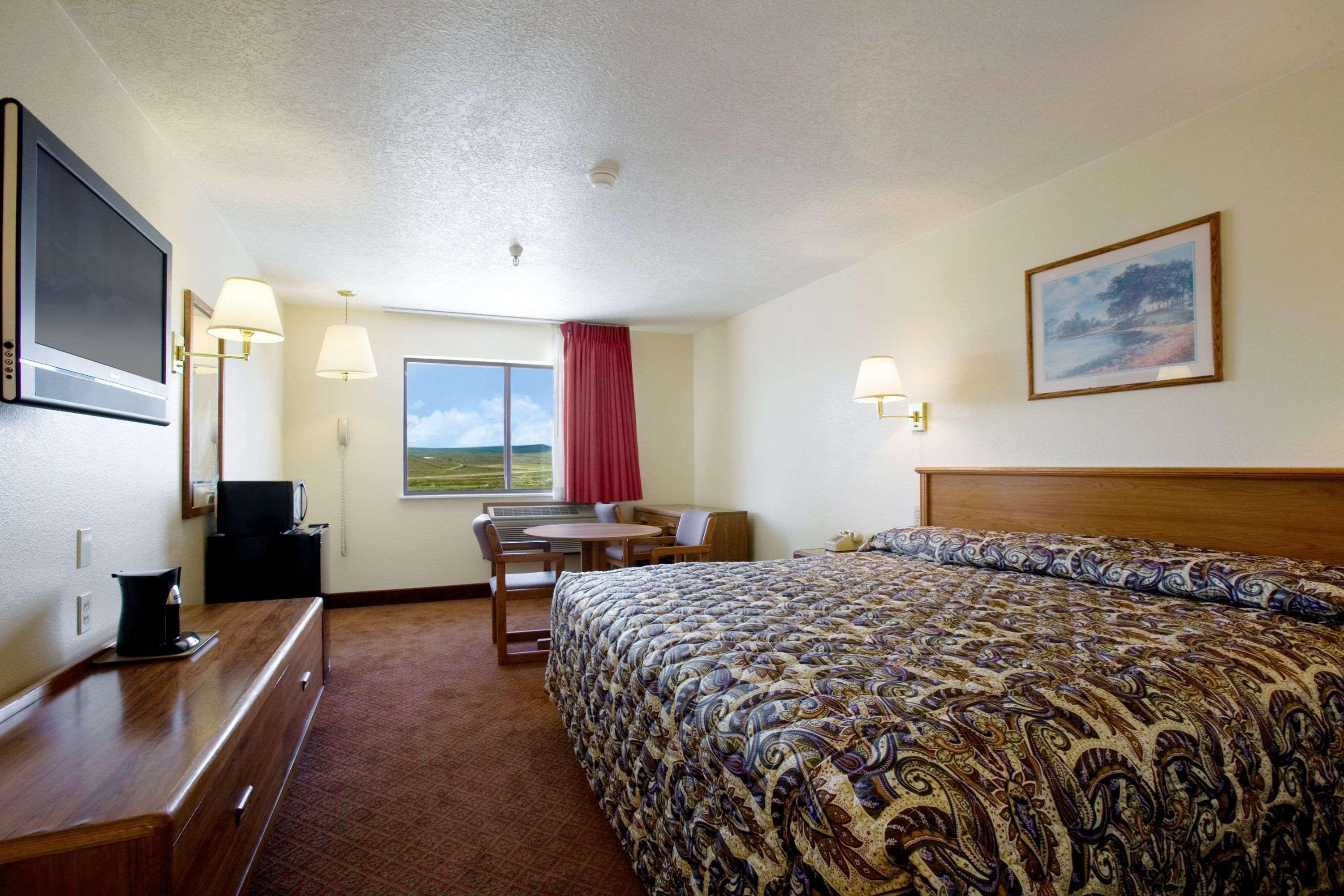 Super 8 by Wyndham Rawlins - photo 8