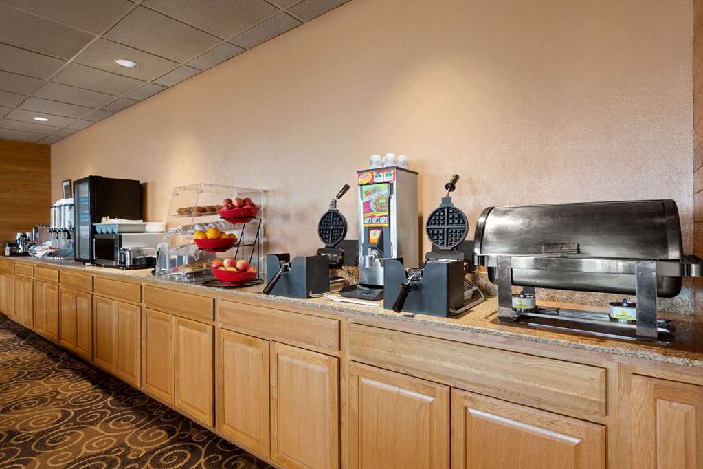Ramada by Wyndham Bismarck - photo 6