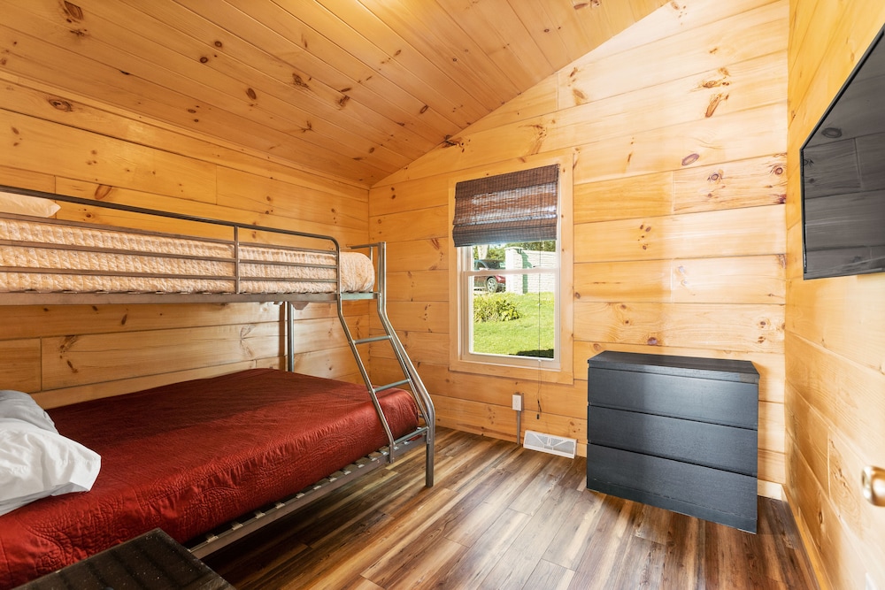 Edinboro Lake Resort Cabins - photo 19